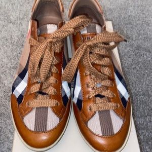 100% Authentic Women’s Burberry shoes